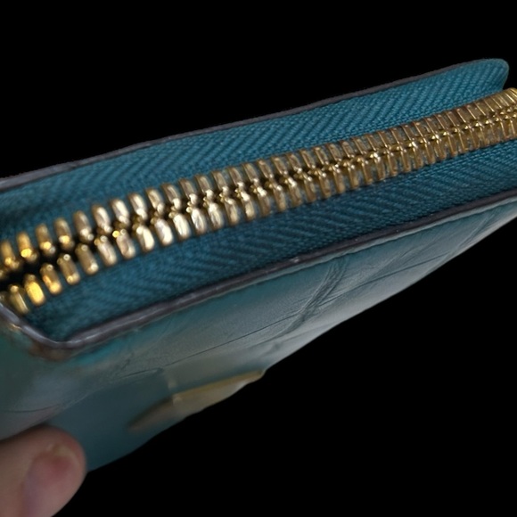 MCM TEAL LONG WALLET GUC many card slots/inside pockets .1 zipper inside pocket - Picture 10 of 13